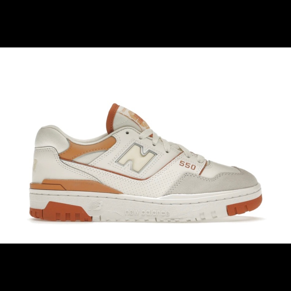 New W/ Tags women’s New Balance 550 cafe au lait color. Impossible to find!